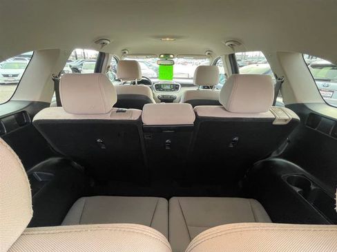 Used 2017 Kia Sorento AWD image 9