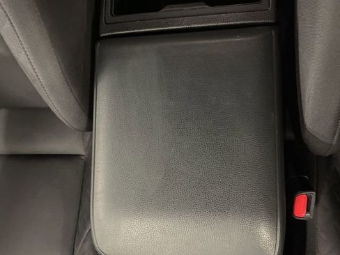 Used 2025 Toyota Tacoma SR5 AWD/4WD image 17