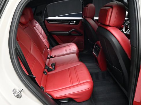 Used 2021 Porsche Cayenne S image 71