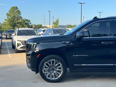 Used 2023 GMC Yukon Denali Ultimate AWD/4WD image 7
