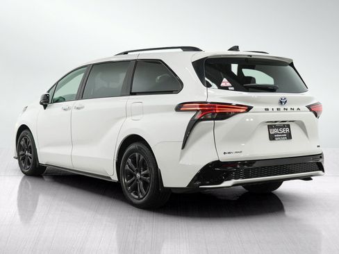 Used 2025 Toyota Sienna XSE AWD/4WD image 3