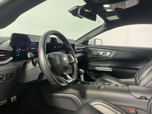 Used 2025 Ford Mustang Premium image 21