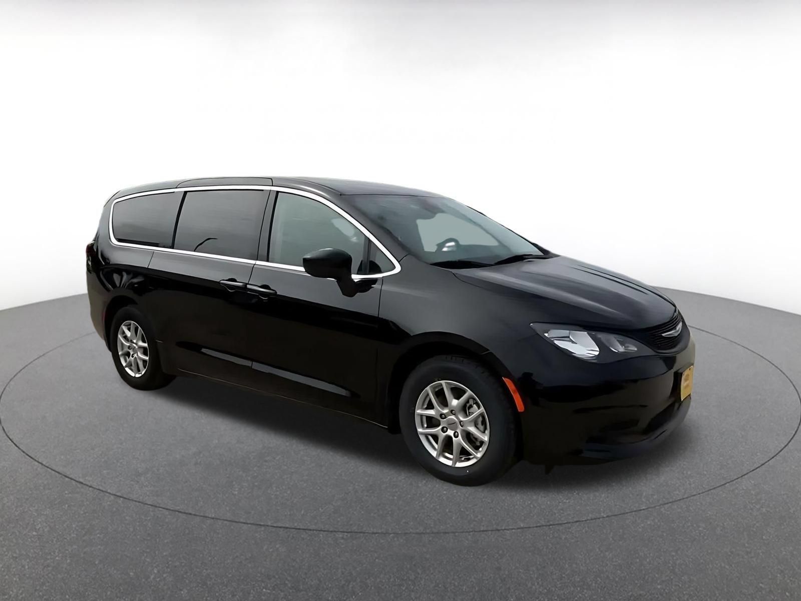 Used 2024 Chrysler Voyager LX FWD image 2