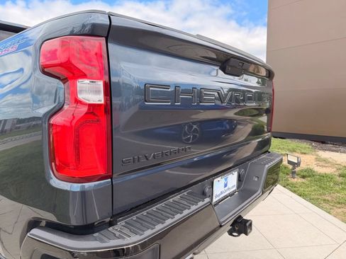Used 2021 Chevrolet Silverado 1500 LT Trail Boss w/ LPO, Dark Essentials Package AWD/4WD image 32