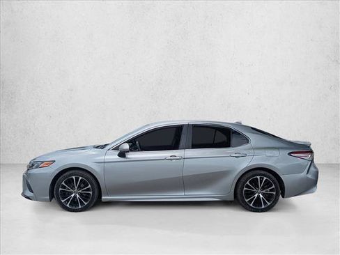 Used 2020 Toyota Camry SE FWD image 4
