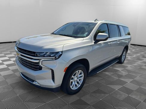 Used 2024 Chevrolet Suburban LT image 3