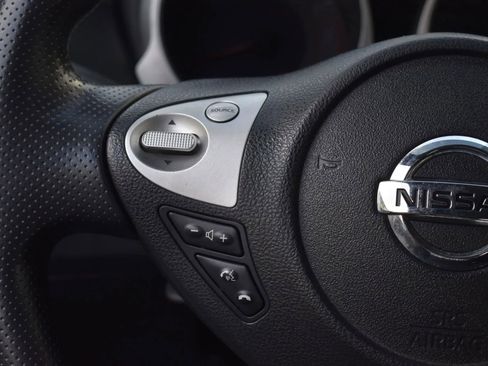 Used 2011 Nissan Juke S image 21