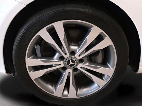 Used 2018 Mercedes-Benz C 300 4MATIC Sedan w/ Premium Package image 33