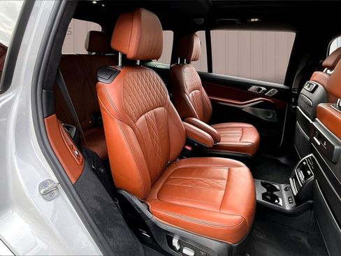 Used 2022 BMW X7 M50i image 25