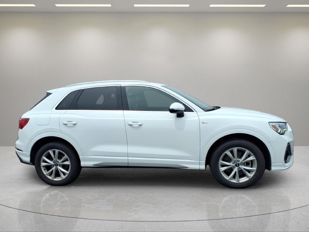 Used 2024 Audi Q3 2.0T Premium AWD/4WD image 2