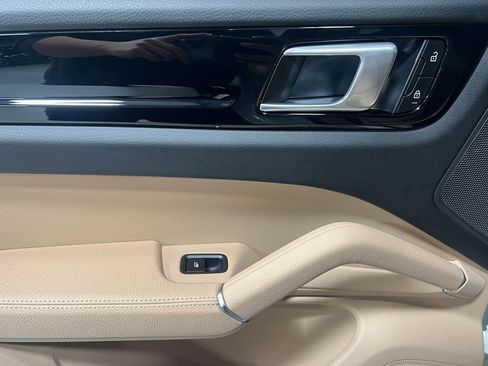 Used 2023 Porsche Cayenne image 24
