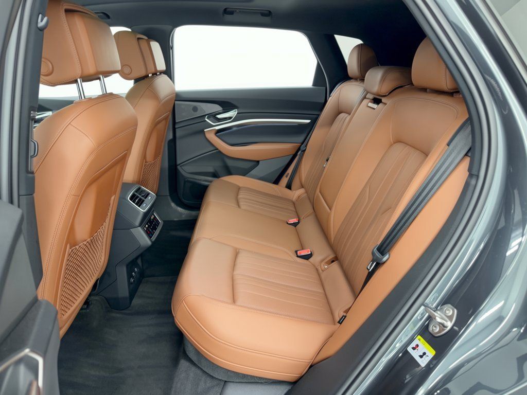 Used 2024 Audi Q8 e-tron Premium Plus w/ Premium Plus Package AWD/4WD image 25