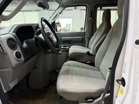 Used 2014 Ford E-350 and Econoline 350 XLT RWD image 11
