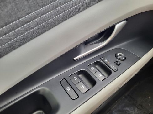 Used 2025 Hyundai Elantra Limited FWD image 23
