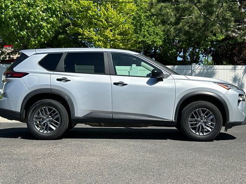 Used 2024 Nissan Rogue S AWD/4WD image 3