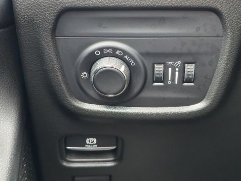 Used 2023 Jeep Grand Cherokee L Laredo AWD/4WD image 18