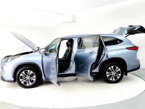 Used 2022 Toyota Highlander XLE image 10