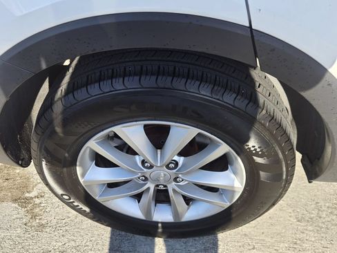 Used 2017 Kia Sorento FWD image 5