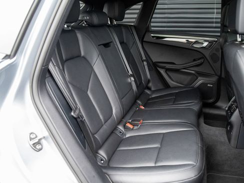 Certified 2026 Porsche Macan AWD/4WD image 19