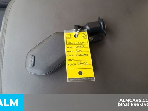 Used 2025 Kia Carnival FWD image 37