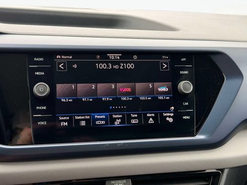 Used 2022 Volkswagen Taos SE w/ Panoramic Sunroof Package FWD image 29