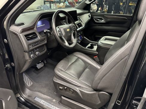 Used 2022 Chevrolet Suburban LT image 13