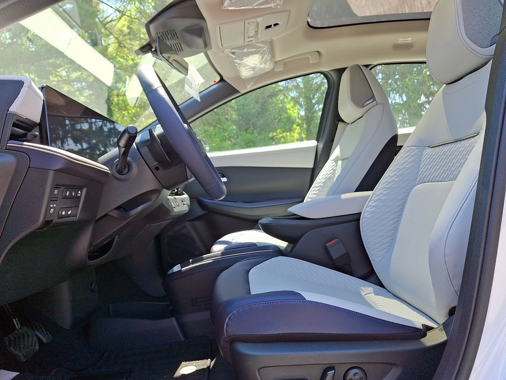 New 2026 Nissan Leaf Platinum+ w/ Cargo Package (Platinum+) FWD image 11