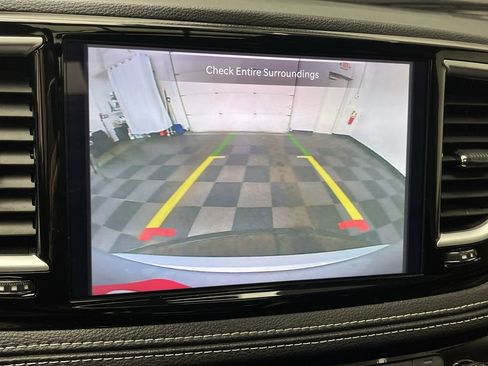 Used 2024 Chrysler Pacifica Limited image 6