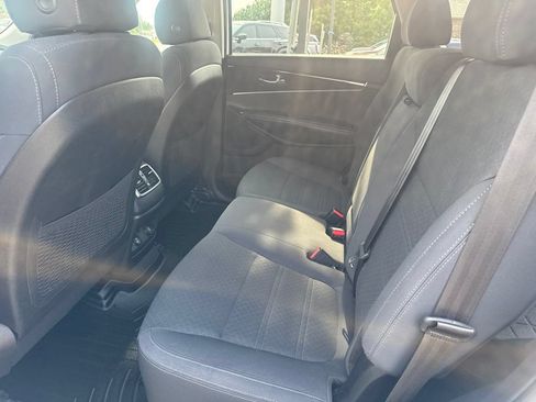Used 2018 Kia Sorento FWD image 16