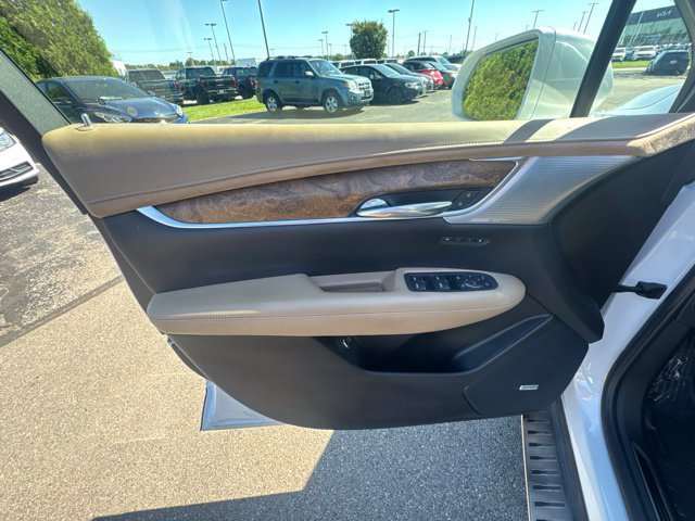Used 2020 Cadillac XT5 Premium Luxury w/ Platinum Package FWD image 10