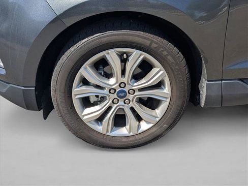 Used 2020 Ford Edge Titanium FWD image 21