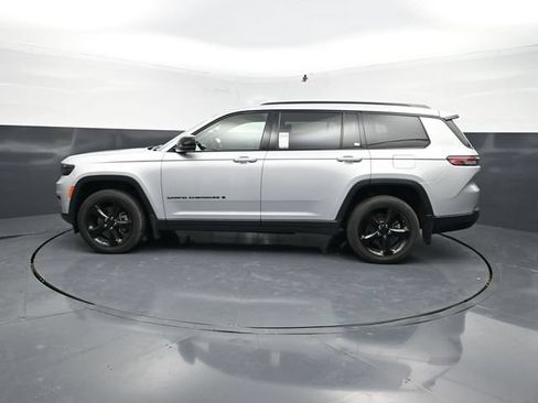 Used 2023 Jeep Grand Cherokee L Laredo AWD/4WD image 5