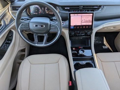 New 2025 Jeep Grand Cherokee Limited w/ Luxury Tech Group II image 6