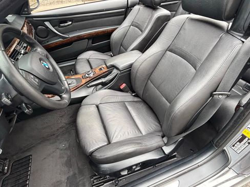 Used 2013 BMW 335i Convertible image 22
