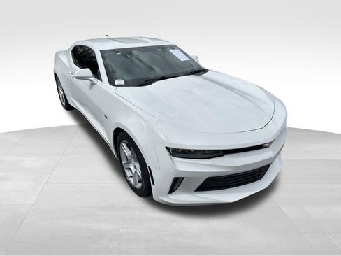 Used 2018 Chevrolet Camaro LT image 7