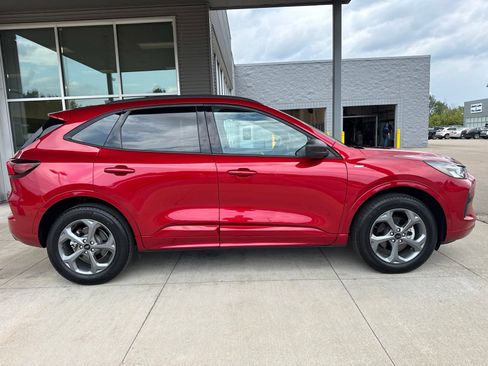 Certified 2024 Ford Escape ST-Line w/ Tech Pack #1 AWD/4WD image 9
