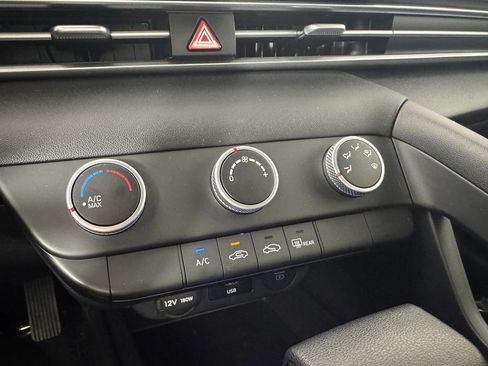 Used 2025 Hyundai Elantra SE FWD image 23