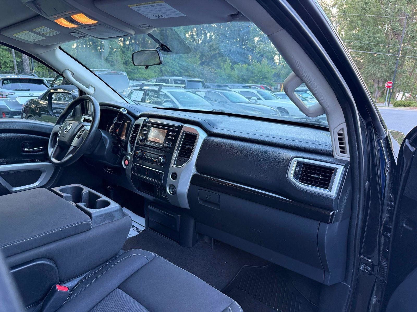Used 2017 Nissan Titan SV RWD image 18