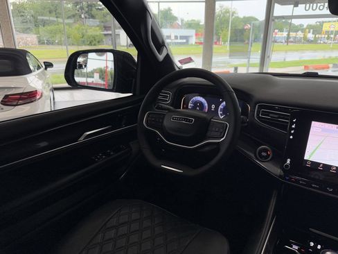 Used 2024 Jeep Wagoneer 4WD w/ Premium Group I image 43