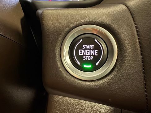 Used 2023 GMC Yukon XL SLT AWD/4WD image 29