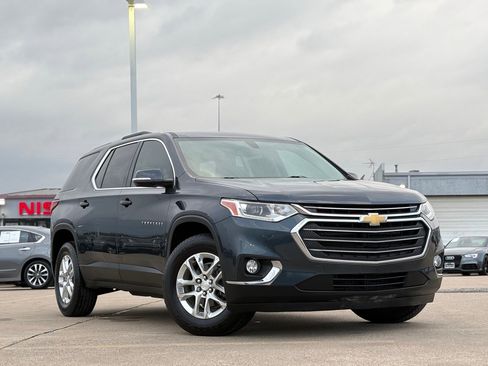 Used 2018 Chevrolet Traverse LT image 2