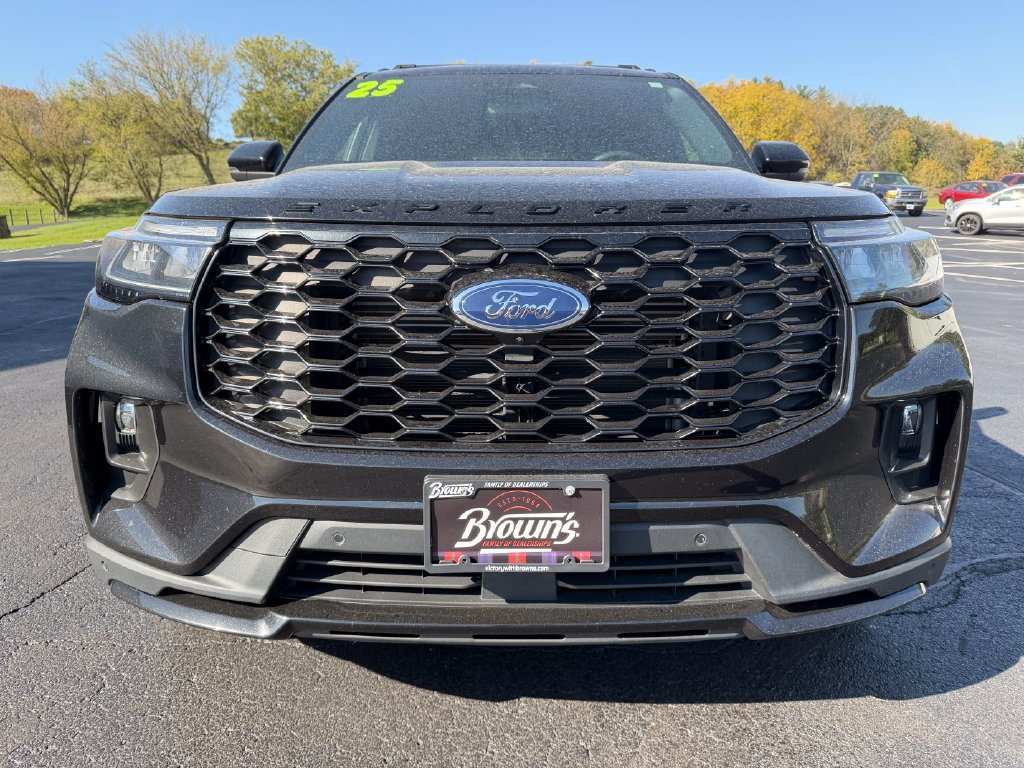 Used 2025 Ford Explorer ST-Line w/ Premium Package AWD/4WD image 2