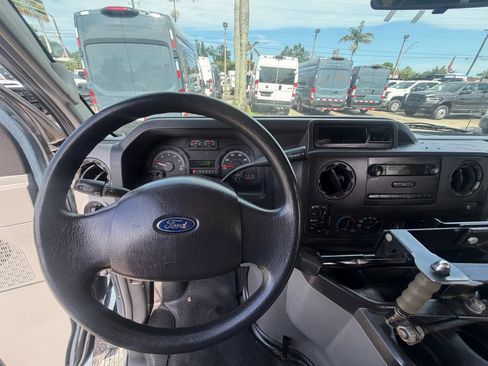 Used 2014 Ford E-350 and Econoline 350 Extended Super Duty w/ Power Group RWD image 17