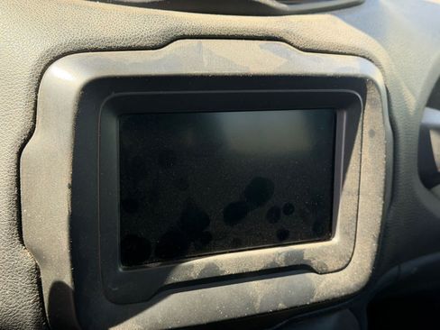 Used 2019 Jeep Renegade Latitude w/ Popular Equipment Group AWD/4WD image 16