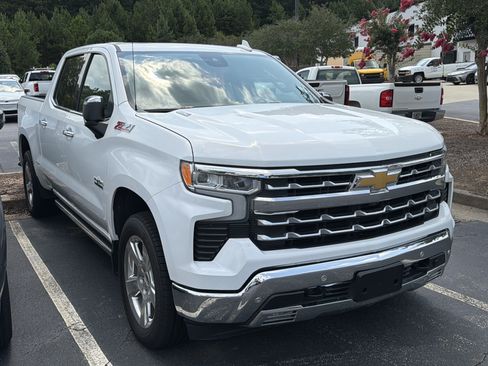 Used 2023 Chevrolet Silverado 1500 LTZ w/ LTZ Convenience Package II AWD/4WD image 3