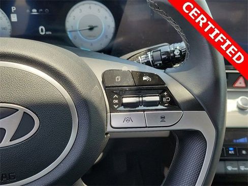 Used 2024 Hyundai Elantra Limited image 5