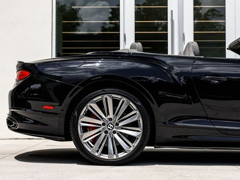Used 2024 Bentley Continental GT Speed image 3