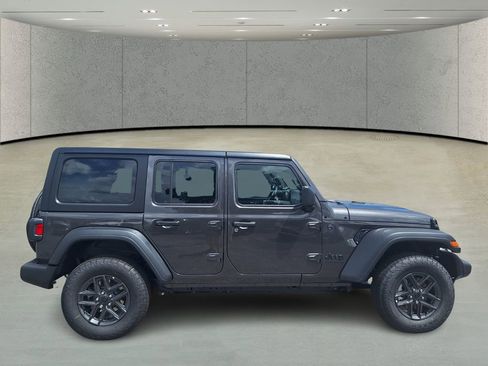 Used 2024 Jeep Wrangler Unlimited Sport AWD/4WD image 6
