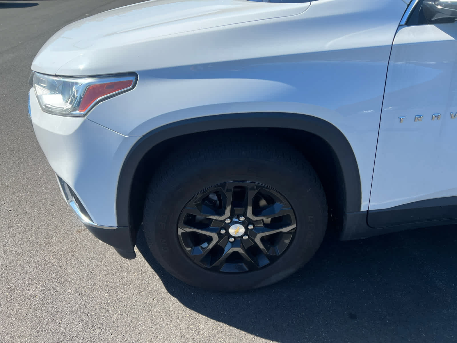 Used 2018 Chevrolet Traverse LT FWD image 2