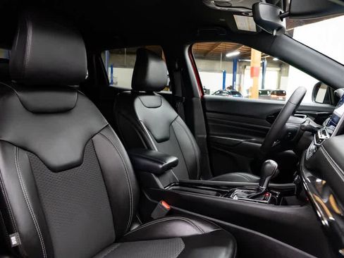 Used 2023 Jeep Compass Latitude AWD/4WD image 29